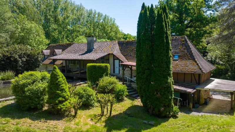 Moulin - 272 m² - 12 pièces