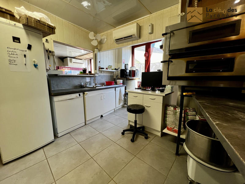 Local commercial - 194 m² - 8 pièces