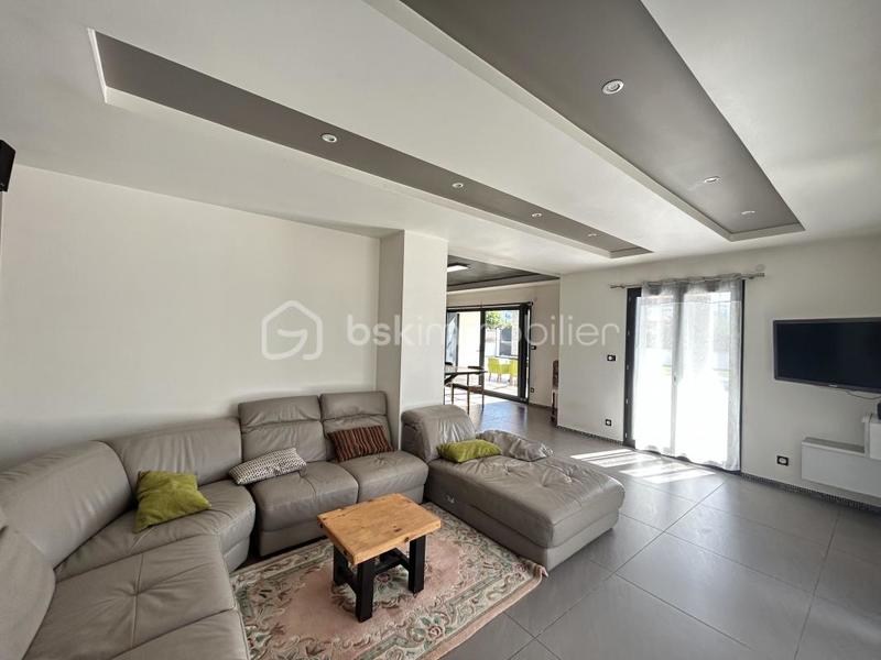 Maison - 217 m² - 8 pièces