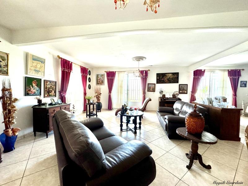 Maison - 362 m² - 8 pièces