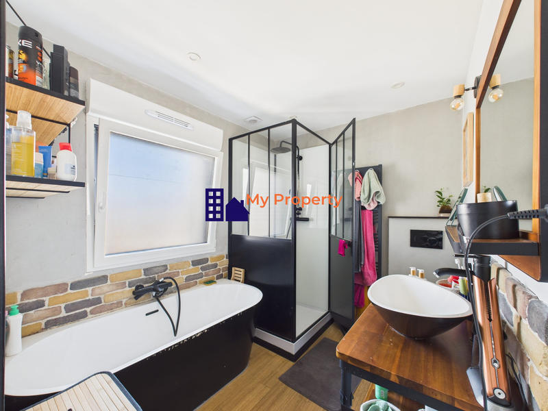 Maison - 147 m² - 10 pièces