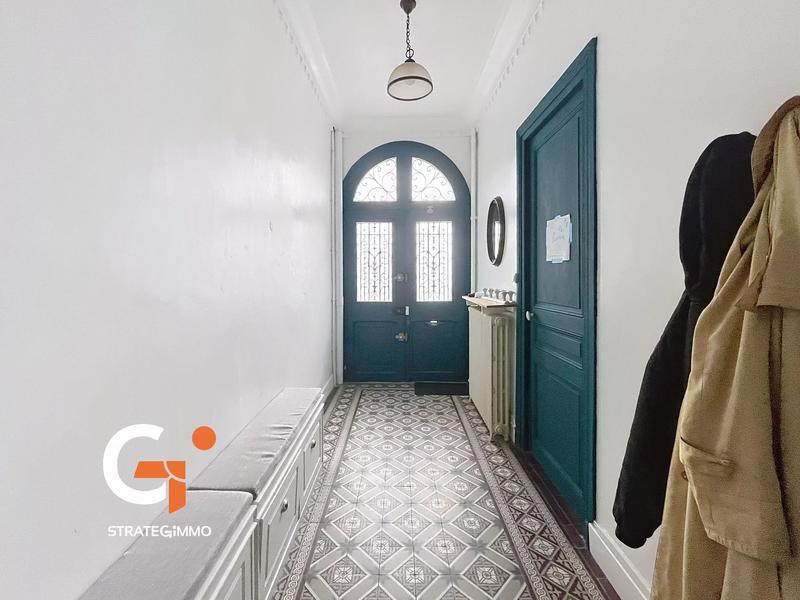 Chambre - 130 m² - 6 pièces