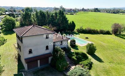 Maison traditionnelle - 139 m² - 5 pièces