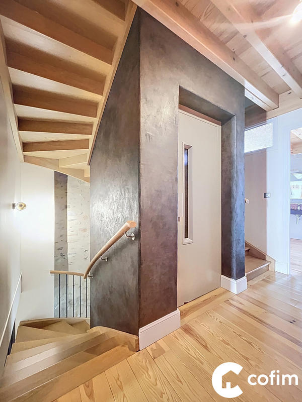 Appartement - 240 m² - 6 pièces