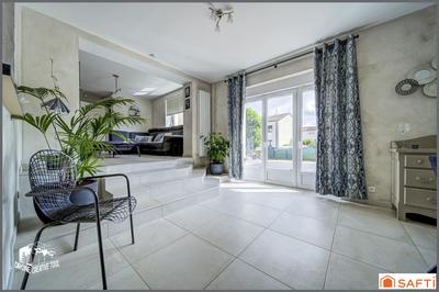 Maison - 221 m² - 7 pièces