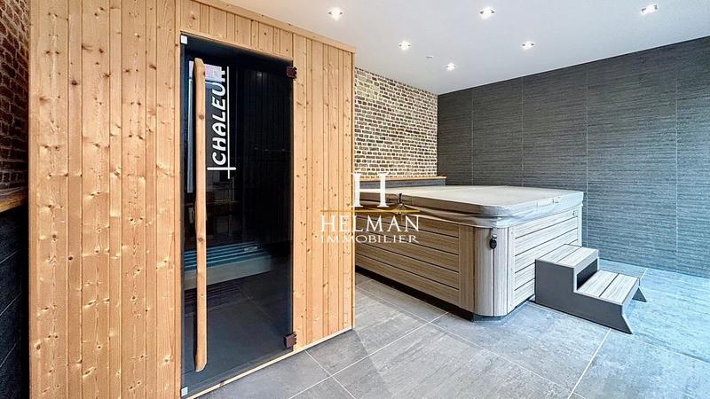 Maison - 230 m² - 11 pièces