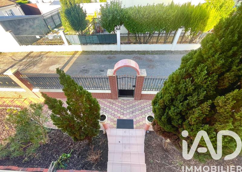 Maison - 215 m² - 8 pièces