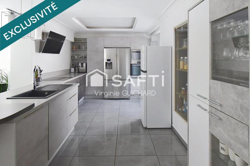 Maison - 350 m² - 9 pièces