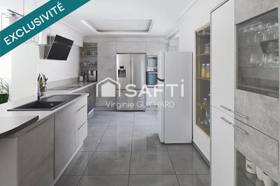 Maison - 350 m² - 9 pièces