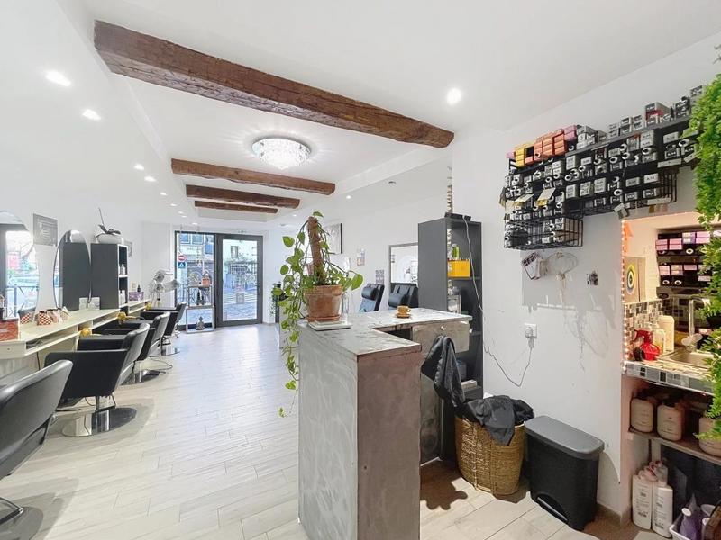 Beauté / Bien-être - 66 m² - 2 pièces