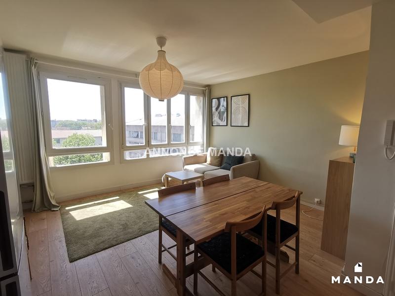 Chambre - 10 m² - 5 pièces