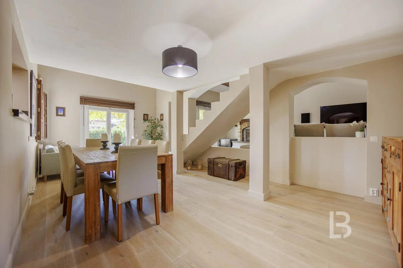 Villa - 196 m² - 6 pièces