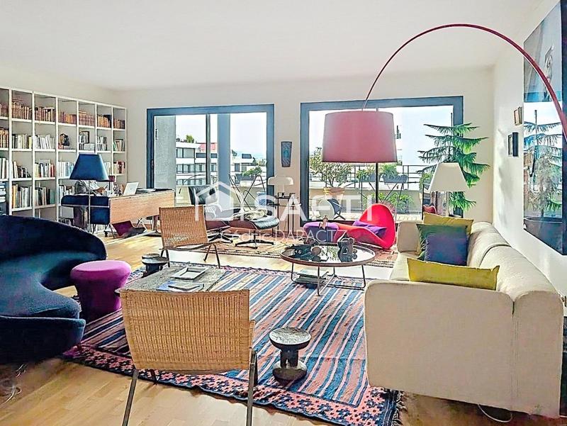 Appartement - 210 m² - 6 pièces