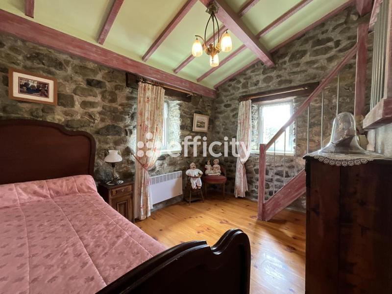 Maison - 195 m² - 10 pièces