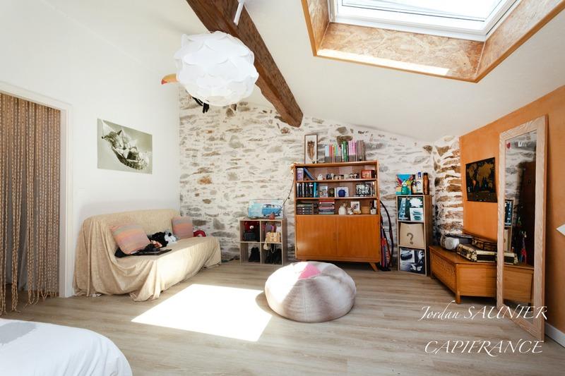 Maison traditionnelle - 317 m² - 9 pièces