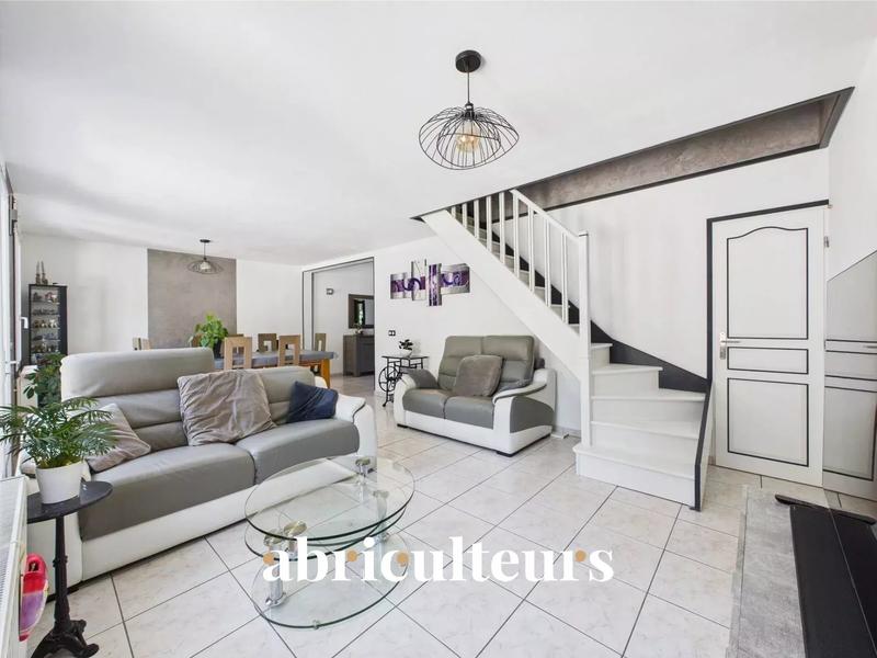 Maison - 95 m² - 5 pièces