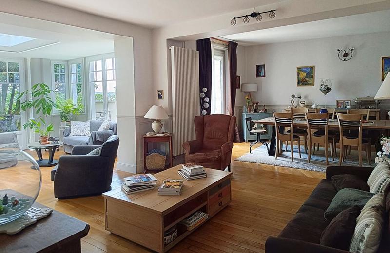 Maison - 300 m² - 12 pièces