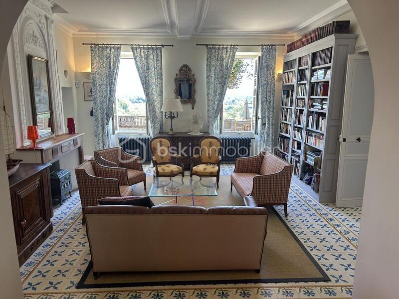 Château - 722 m² - 19 pièces