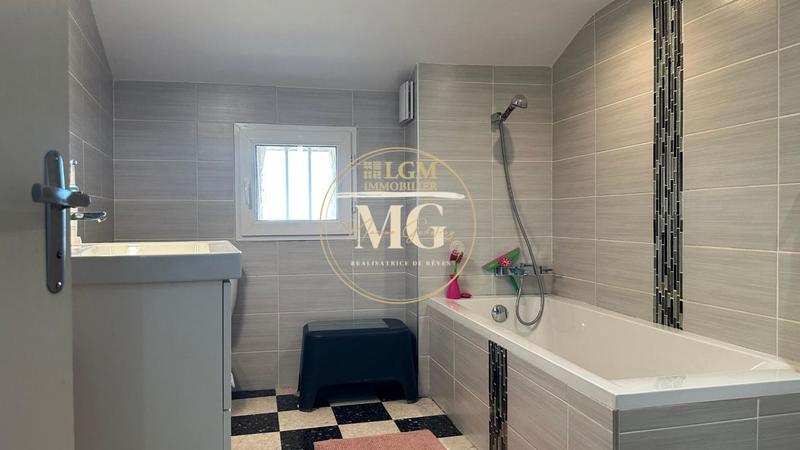 Maison - 203 m² - 6 pièces