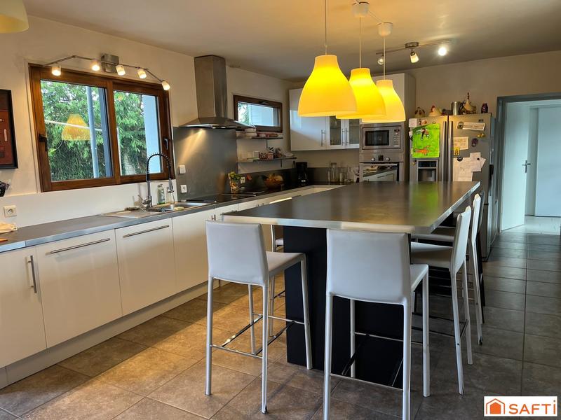Maison - 252 m² - 8 pièces