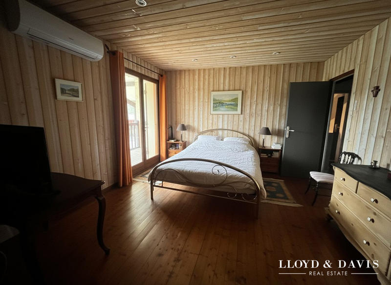 Maison - 180 m² - 7 pièces