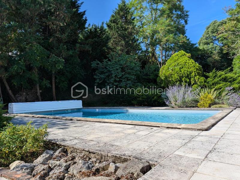 Maison - 296 m² - 9 pièces