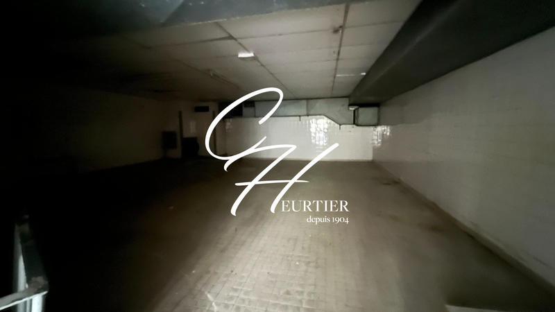 Local commercial - 317 m²