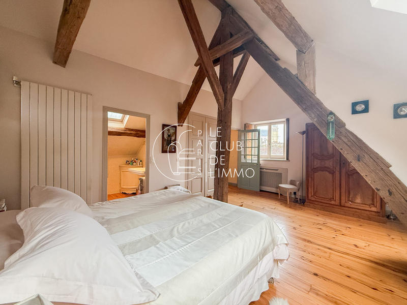 Maison - 280 m² - 10 pièces