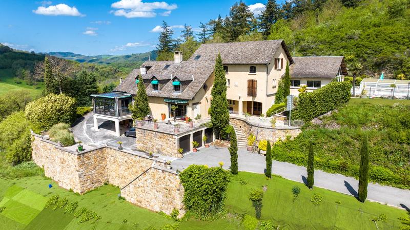 Maison - 600 m² - 12 pièces