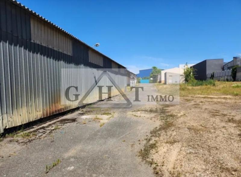 Entrepôt - 3 799 m²