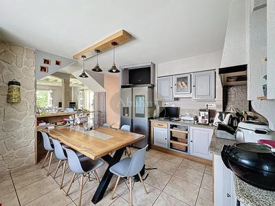 Maison - 178 m² - 7 pièces