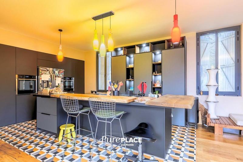 Maison - 350 m² - 10 pièces