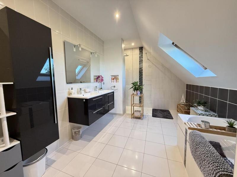 Maison - 141 m² - 6 pièces