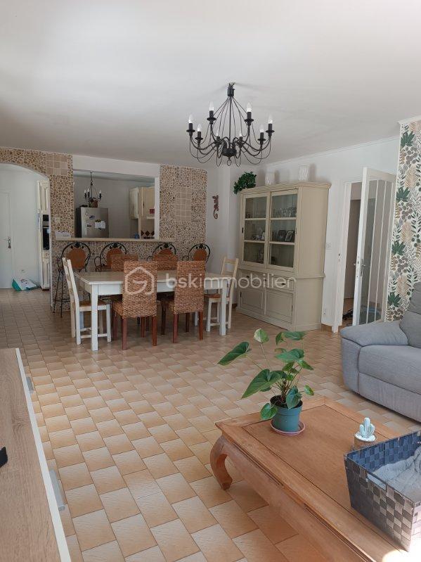 Propriété - 317 m² - 8 pièces