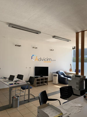 Local commercial - 98 m² - 2 pièces