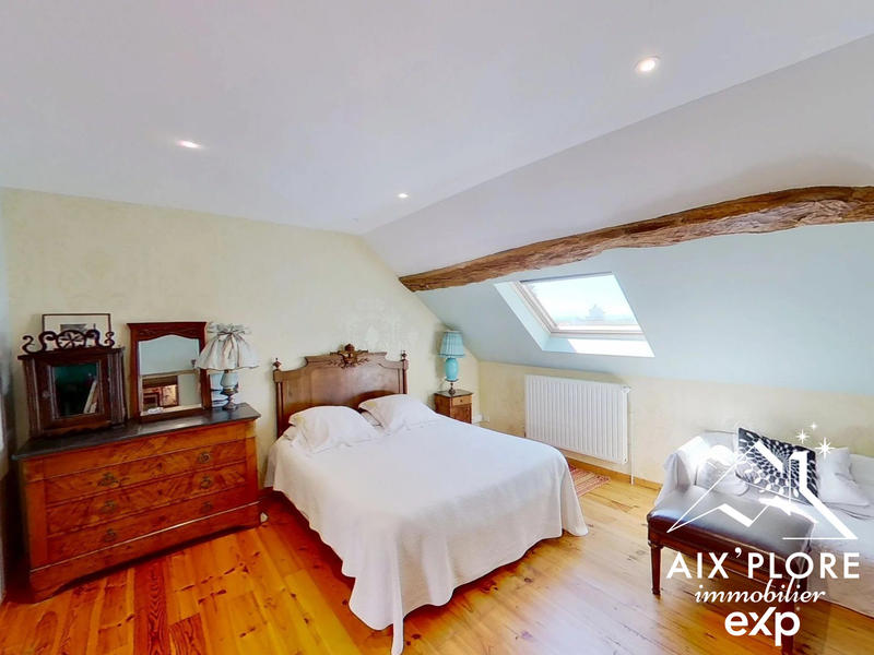 Maison traditionnelle - 248 m² - 7 pièces