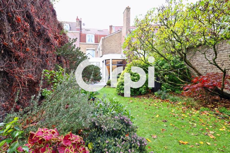 Maison de ville - 255 m² - 7 pièces