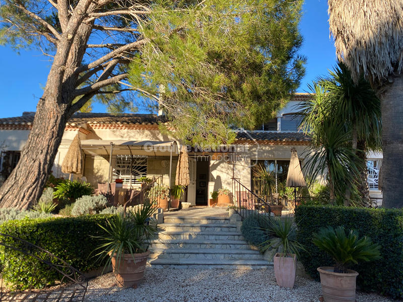 Maison - 230 m² - 6 pièces