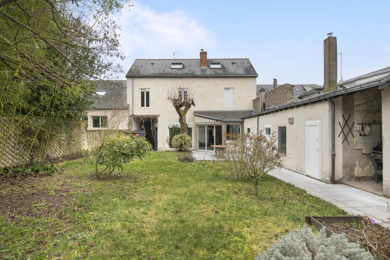 Maison - 233 m² - 9 pièces