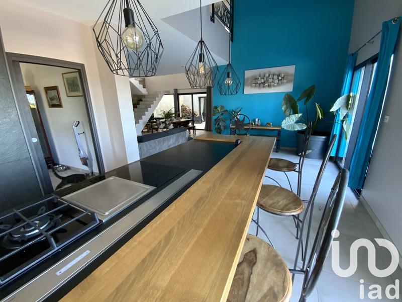 Maison - 305 m² - 7 pièces