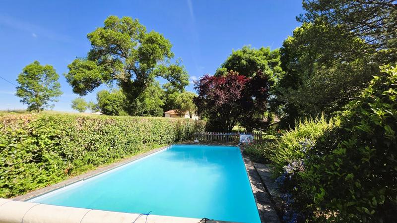 Maison - 223 m² - 9 pièces