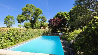 Maison - 223 m² - 9 pièces