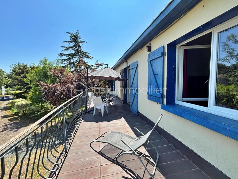 Maison - 240 m² - 9 pièces