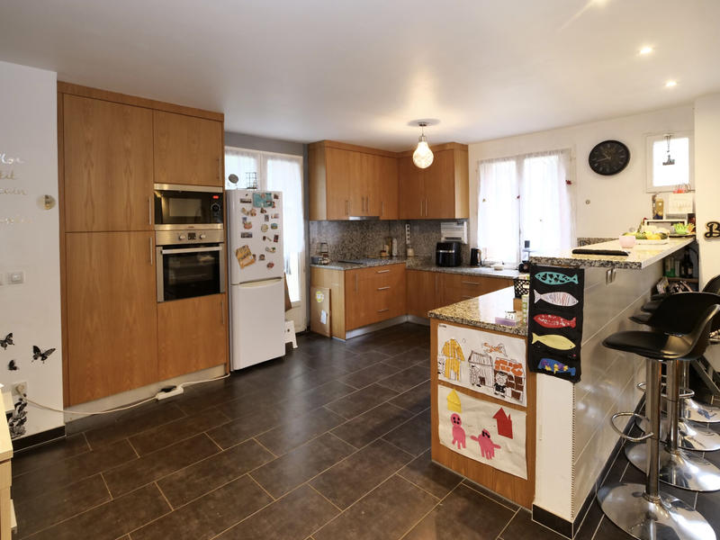 Maison - 184 m² - 9 pièces