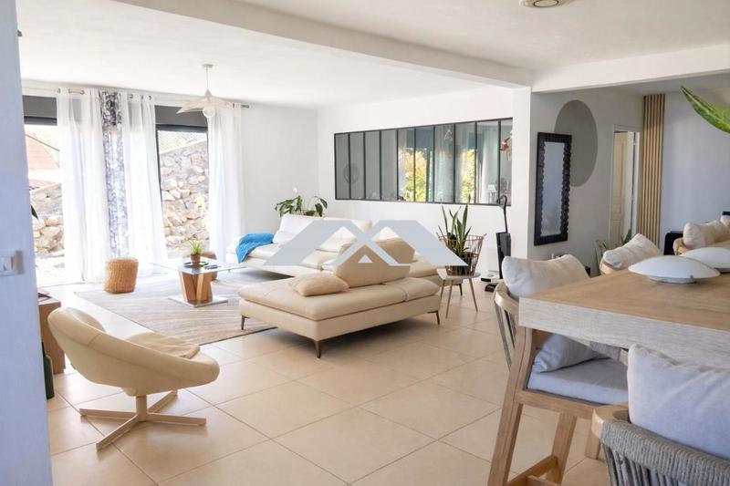 Villa - 218 m² - 4 pièces