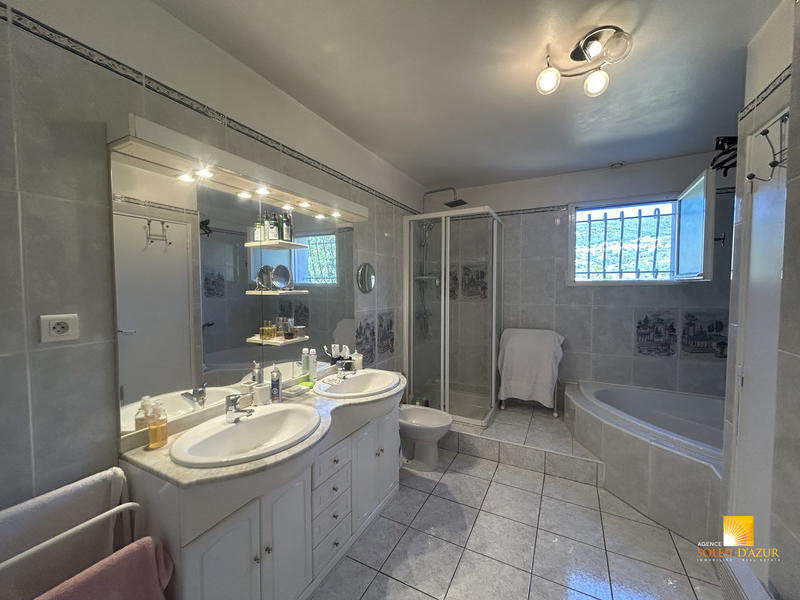 Maison - 176 m² - 6 pièces