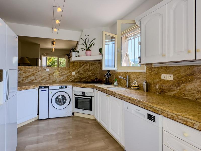 Maison - 204 m² - 6 pièces