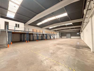 Local d'activités - 2 400 m²