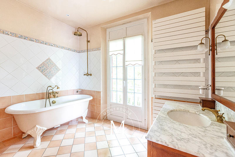 Maison - 269 m² - 10 pièces