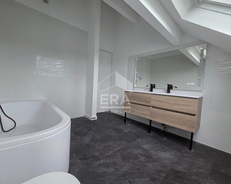 Maison - 152 m² - 8 pièces